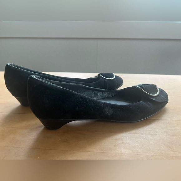 Stuart Weitzman Black Suede Flat with mini-heel and Chrome detail - Picture 3 of 6